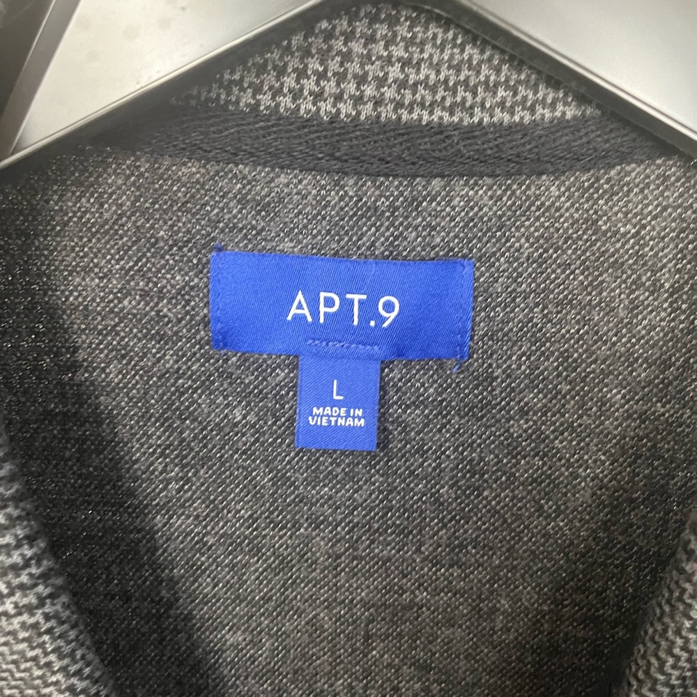 Apt. 9 Gray Plaid Women’s Sweater - Picture 2 of 2